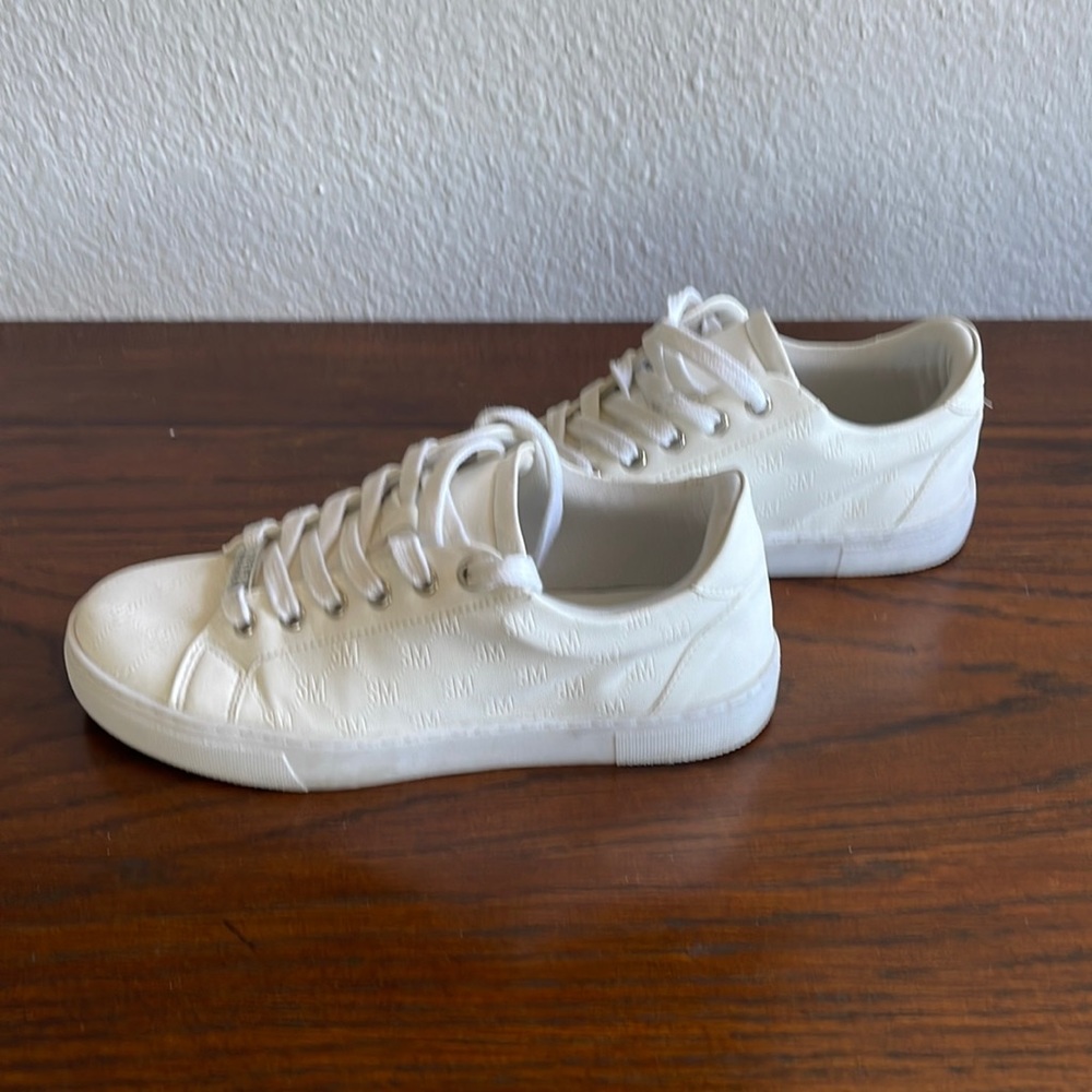 Steve Madden white snickers 6.5